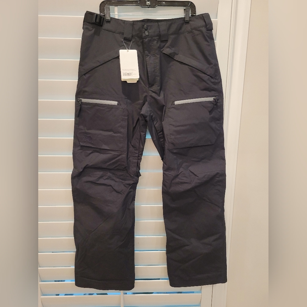 The North Face Black Cargo Pants Rugged Outdoor Design